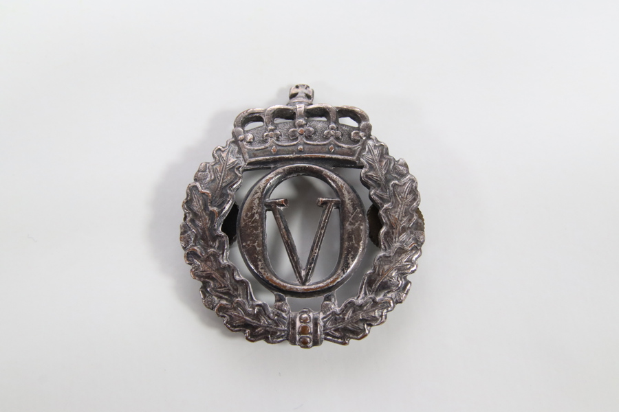 Militær uniformsemblem – Kong Olav V monogram, Aksel Holmsen Oslo
