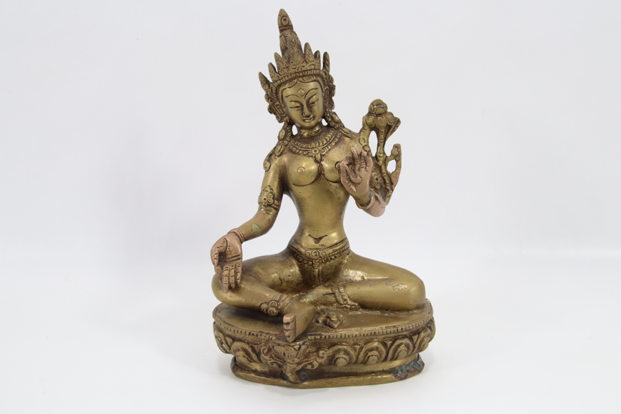 Messingfigur – sittende Tara med lotusblomst
