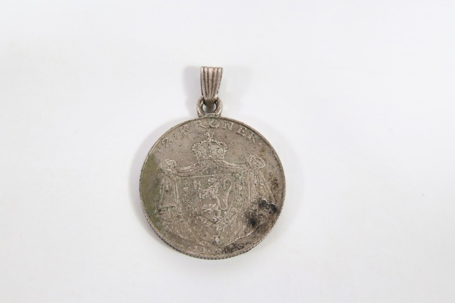 2 Kroner 1906 – “Norges Uafhængighed Gjennemført 1905” sølvmynt, omgjort til anheng
