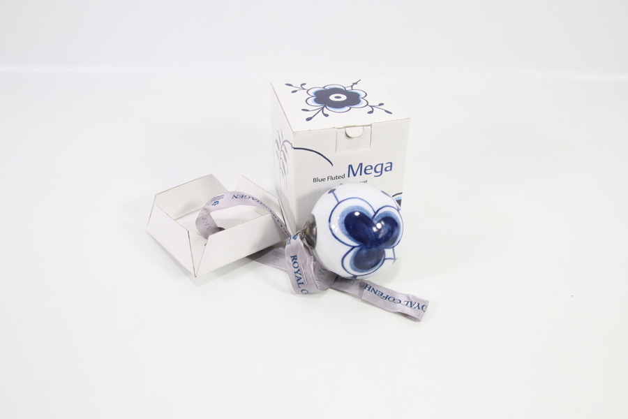 Royal Copenhagen Blue Fluted Mega – juleornament.
