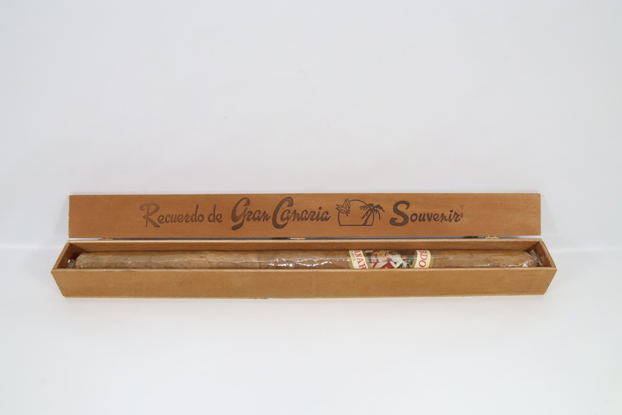 Stor sigar-souvenir fra Gran Canaria i treboks