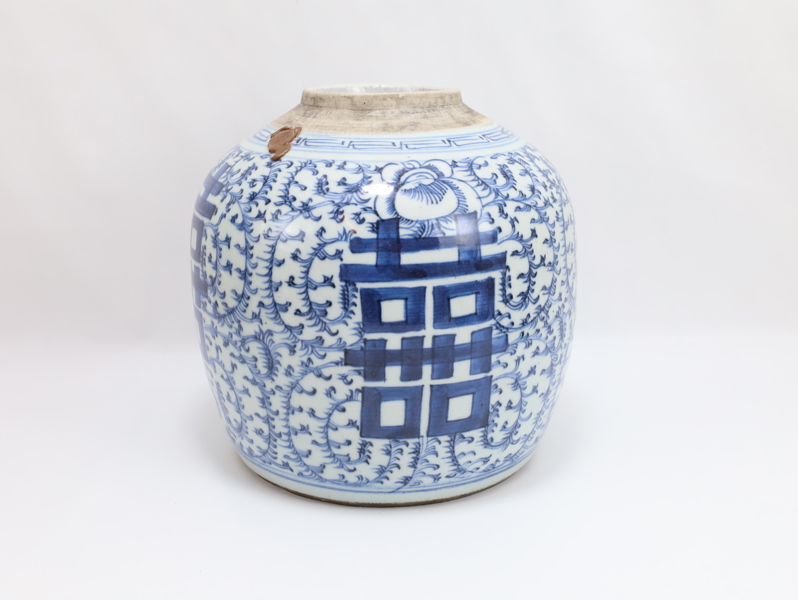 Blå-hvit kinesisk krukke / vase med dobbel lykke-symbol og sigill-merke
