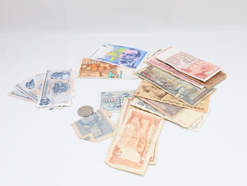 Samling med utenlandske og norske sedler og mynter, 1900-tallet
