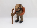 Håndskåret troll med stokk – norsk treskulptur, ca. 1960–1980