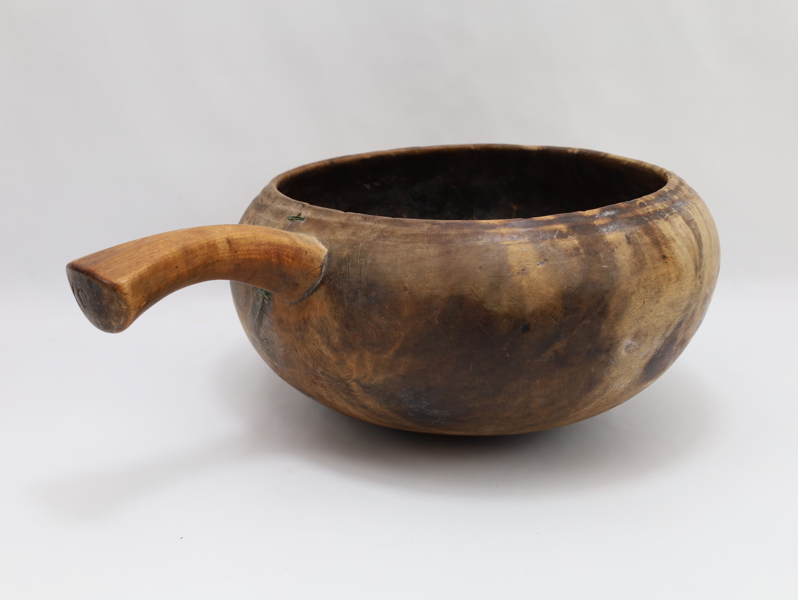 Gammel norsk trekopp / ausebolle med håndtak – 1800-tallet
