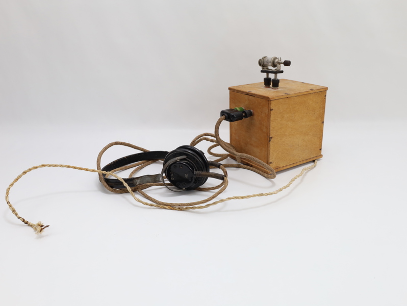 Tidlig tysk krystallradio med hodetelefoner – ca. 1920–30
