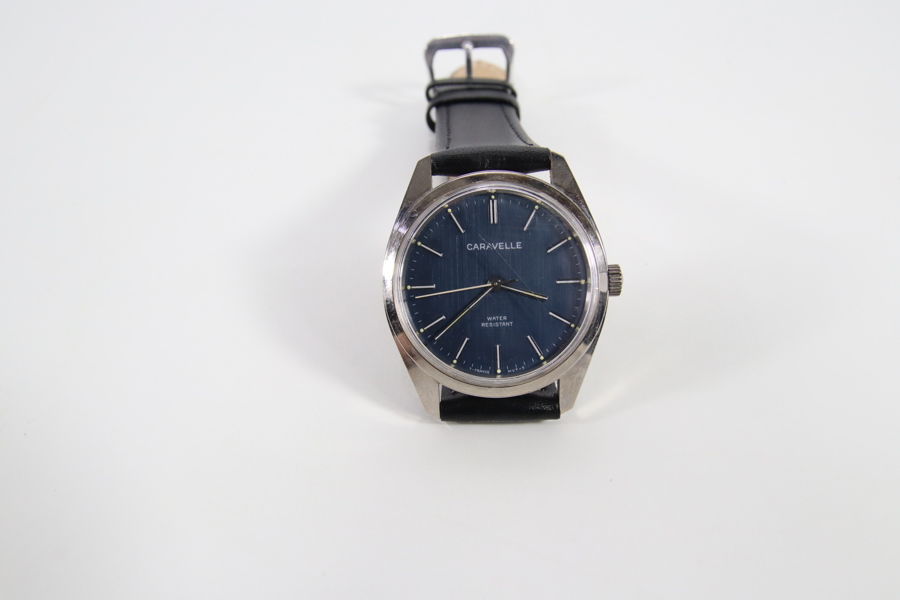 Caravelle vintage herreklokke med blå urskive, ca. 35 mm
