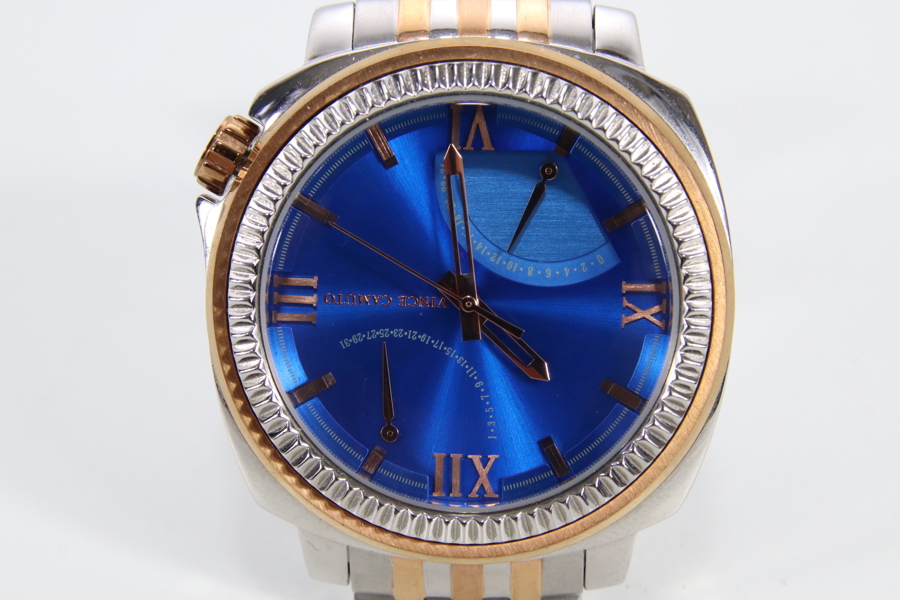 Vince Camuto herreklokke, blå urskive, to-farget stål, ca. 44 mm
