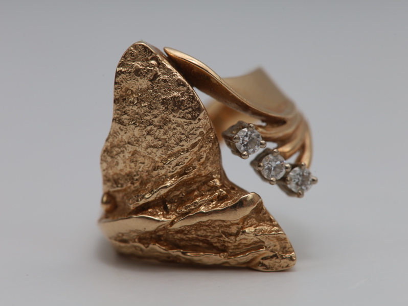 Ring i 14 kt gult gull med 3 diamanter
