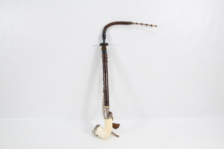 Antikk langpipe med sølvmontasje (C R 830S) – ca. 66 cm
