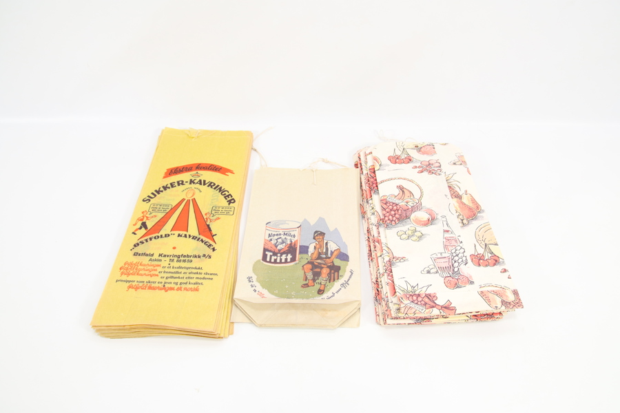 papirposer fra gammel landhandel
