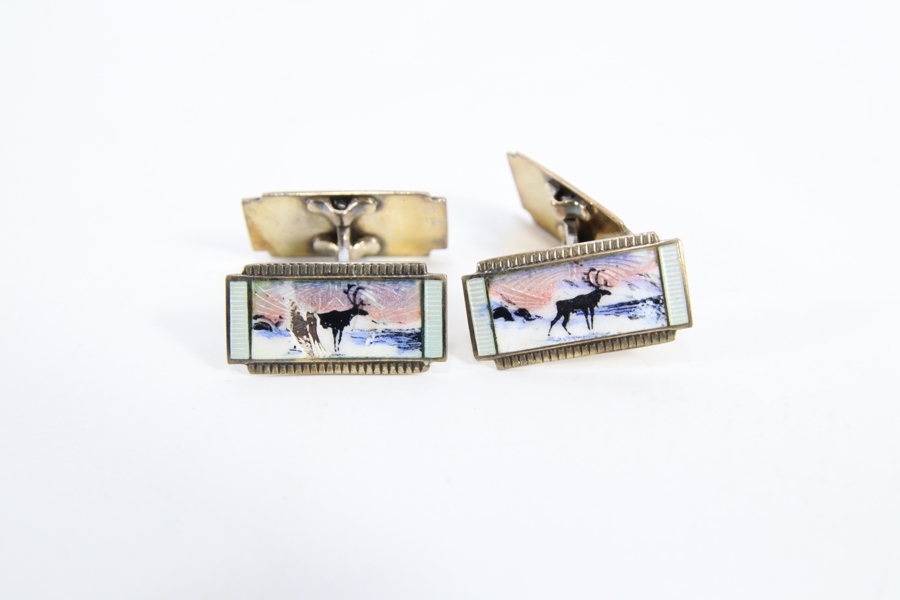 Mansjettknapper i sølv 925S med emaljemotiv – reinsdyr i vinterlandskap
