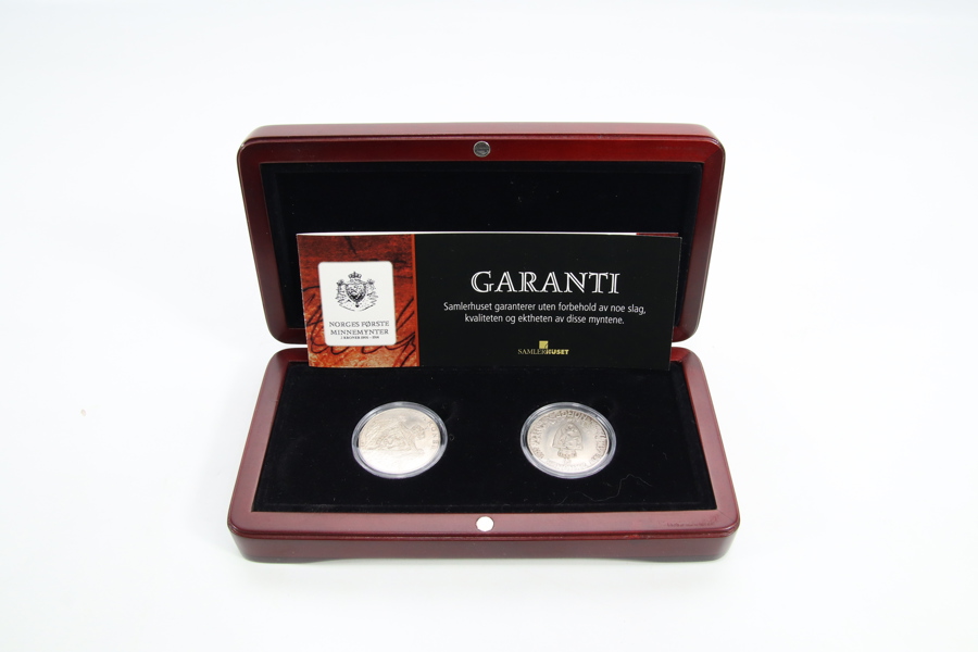 Norges første minnemynter – 1906 og 1914 – Samlerhuset sett i etui
