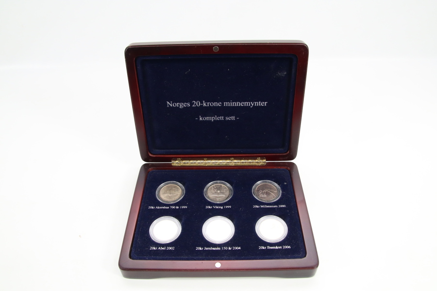 Norges 20-kroner minnemynter – komplett sett 1999–2006 i etui
