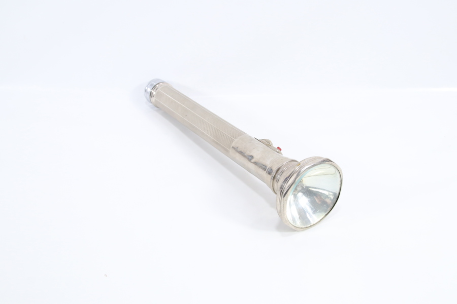 Vintage metall lommelykt – Dog’s Head Brand
