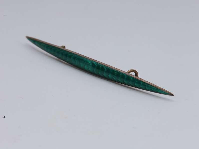 Aksel Holmsen – grønn emalje sølvnål, 925 S
