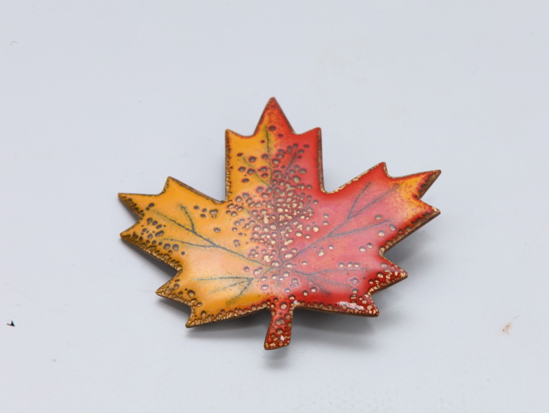 Jules Perrier – emaljebrosje i lønnebladform, Quebec
