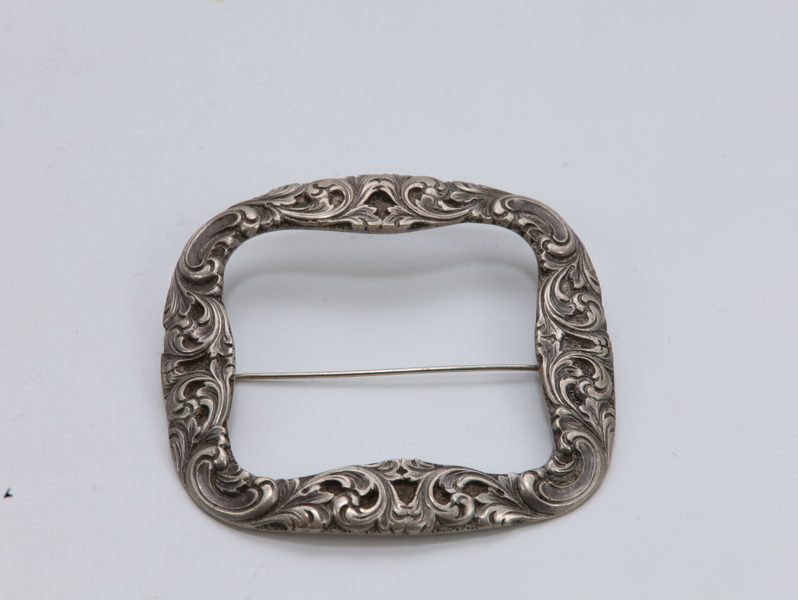 Rektangulær sølvspenne med akantusdekor – 830S, ca. 1900–1920
