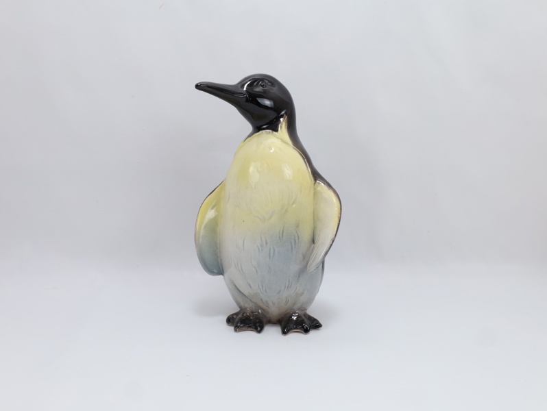 Keramikkfigur – Pingvin, håndmalt glasur, høyde 19 cm
