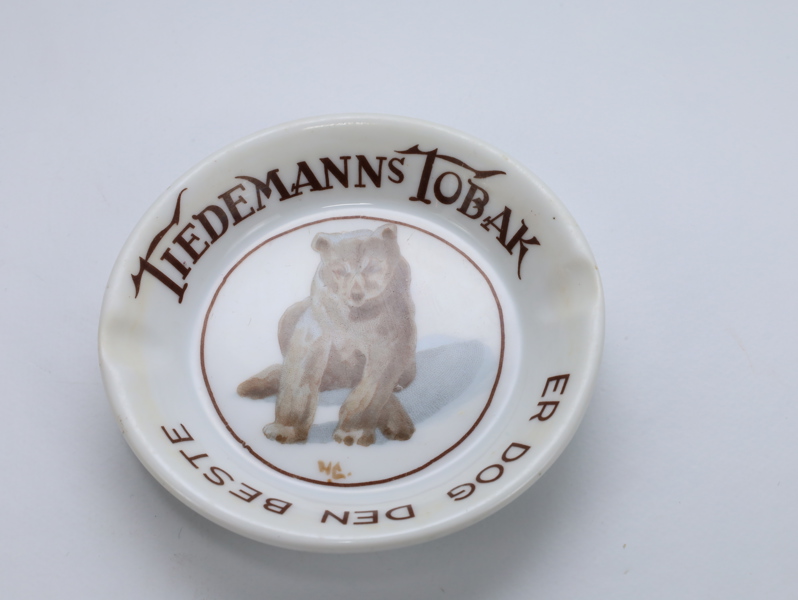 Tiedemanns Tobak – reklameaskebeger med bjørn, Porsgrund Porselen