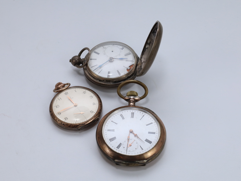Samling med tre antikke lommeur – 1800- og tidlig 1900-tall