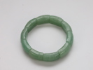 Elastisk armbånd i grønn aventurin, diameter ca. 5,8 cm