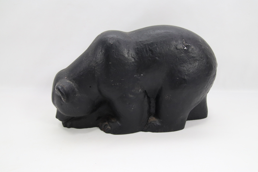 Støpejernsbjørn i svart patinert utførelse
