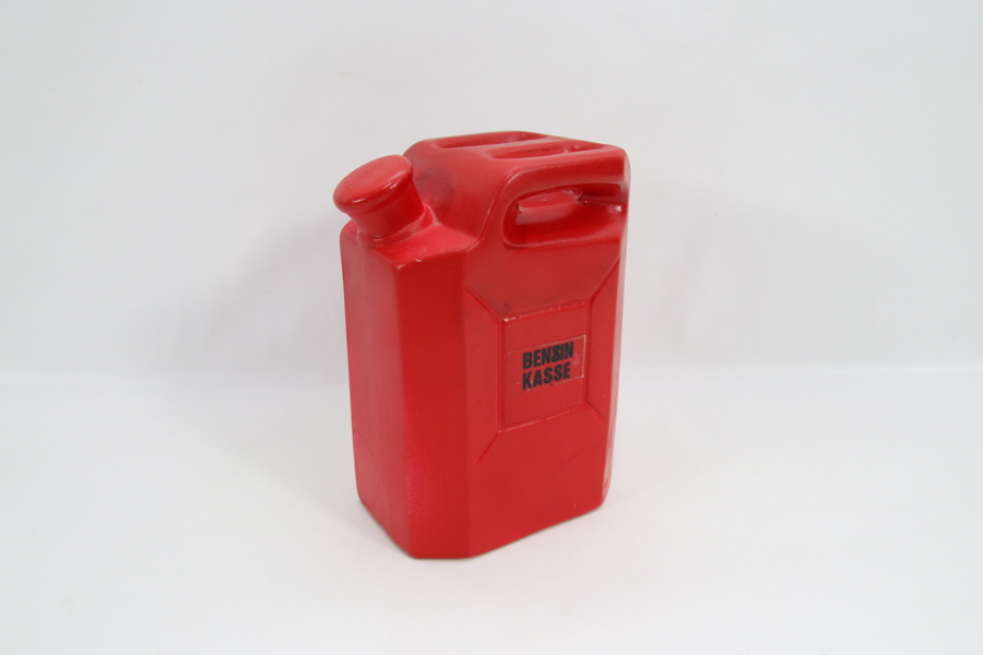 Rød sparebøsse formet som bensinkanne