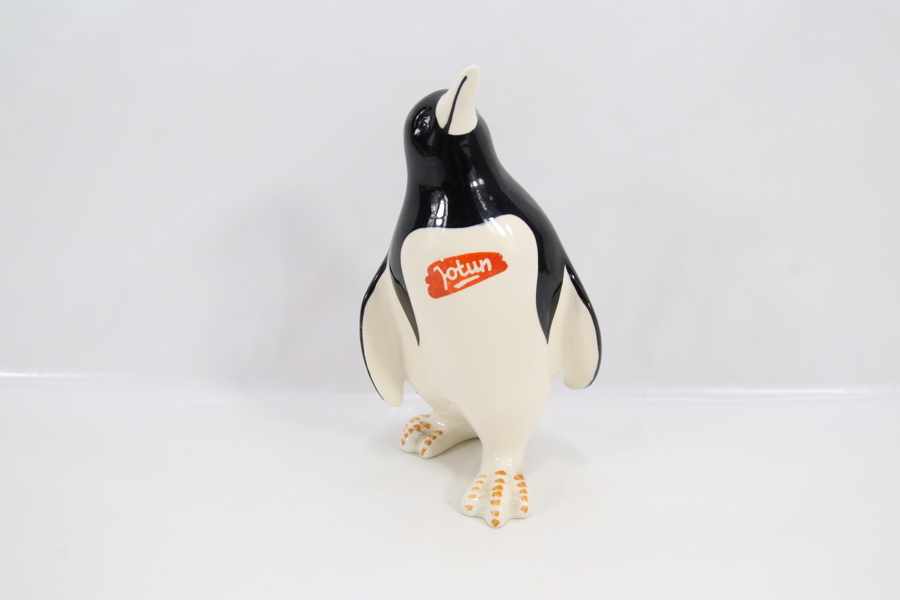 Jotun pingvinfigur fra Egersund Fayancefabrik