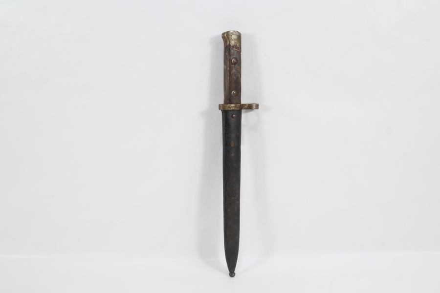 Militær bajonett med slire, eldre modell