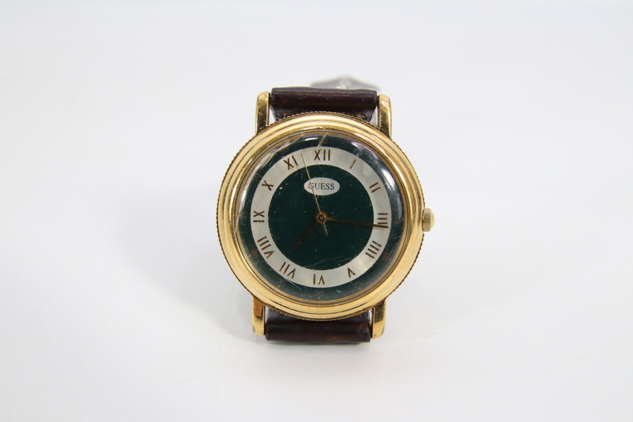 Guess armbåndsur med grønn skive
