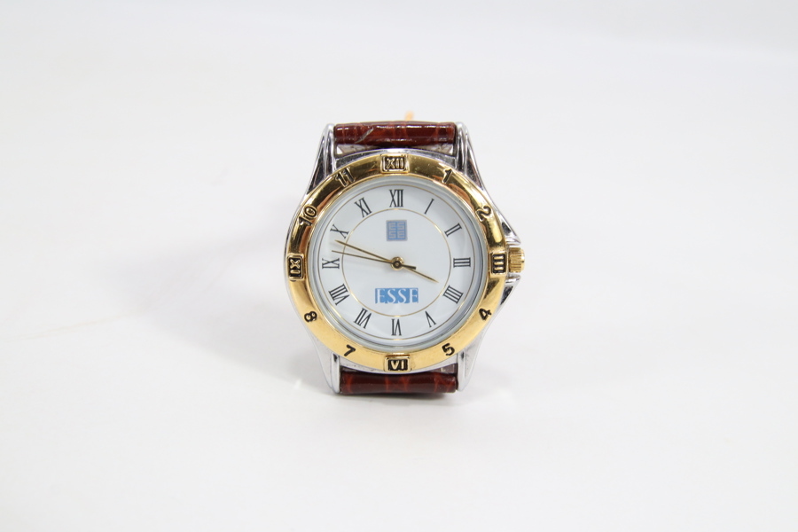 Esse armbåndsur med hvit skive
