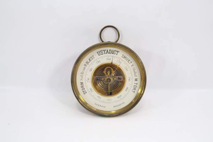 Antikk aneroid barometer i messing – norsk skala