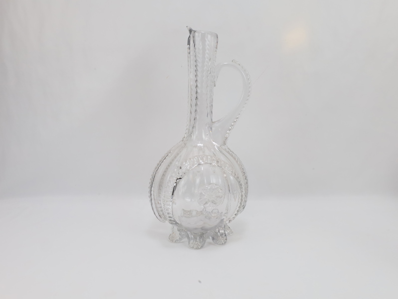 Håndblåst glasskaraffel med tråddetaljer, ca. 1950–1970
