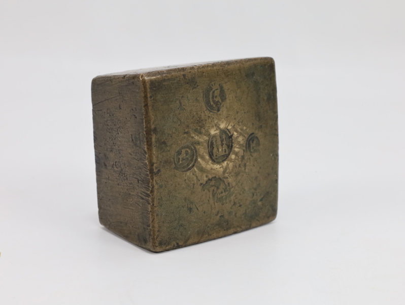 Antikt bronse lodd / handelsvekt – stempelmerket – ca. 1750–1850
