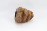 Eldre pipehode i tre, formet som hånd