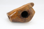 Eldre pipehode i tre, formet som hånd