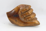 Eldre pipehode i tre, formet som hånd
