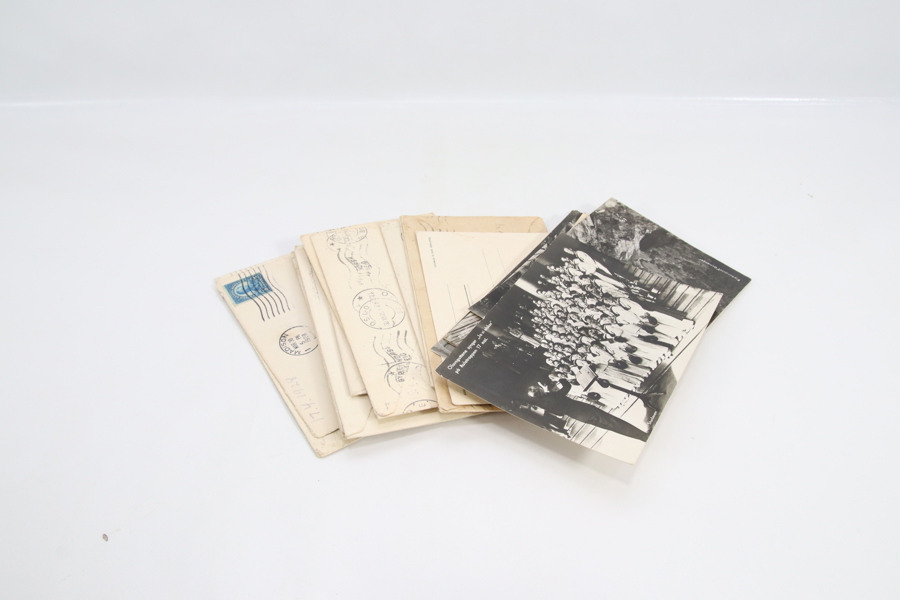 Lot med eldre postkort og brev