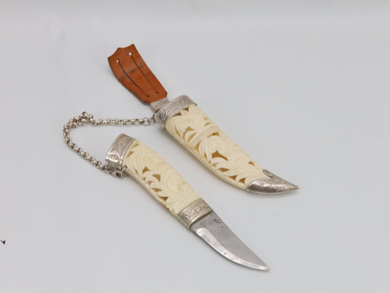 Hvaltann-kniv med 925S sølvbeslag, signert Sandefjord-knivmaker – utskåret motiv, ca. 1900–1950