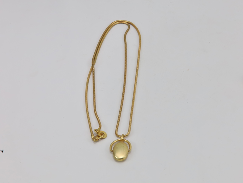 A&C – langt forgylt halskjede med anheng (82 cm)