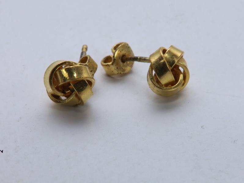 14K gull øredobber – «Love Knot» / knute-design (585)