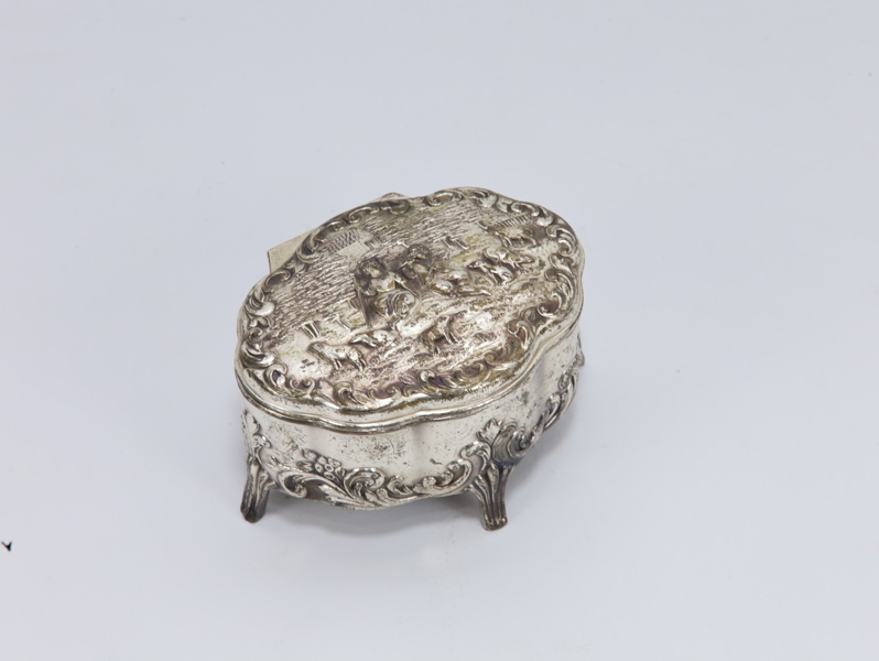 Vintage smykkeskrin i støpt metall med pastoral motiv – 1950–1970