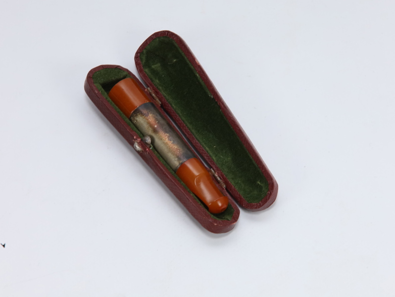 Munnstykke i 830 sølv med bakelitt – originalt etui (1920–40-tallet)