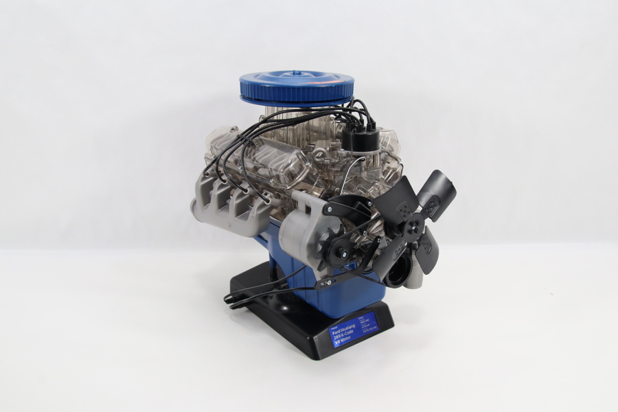 Ford Mustang V8 motor – detaljert modell med original eske