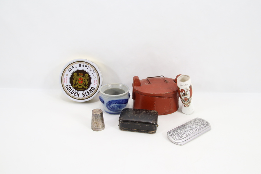 Lot med diverse smågjenstander – blandet materiale
