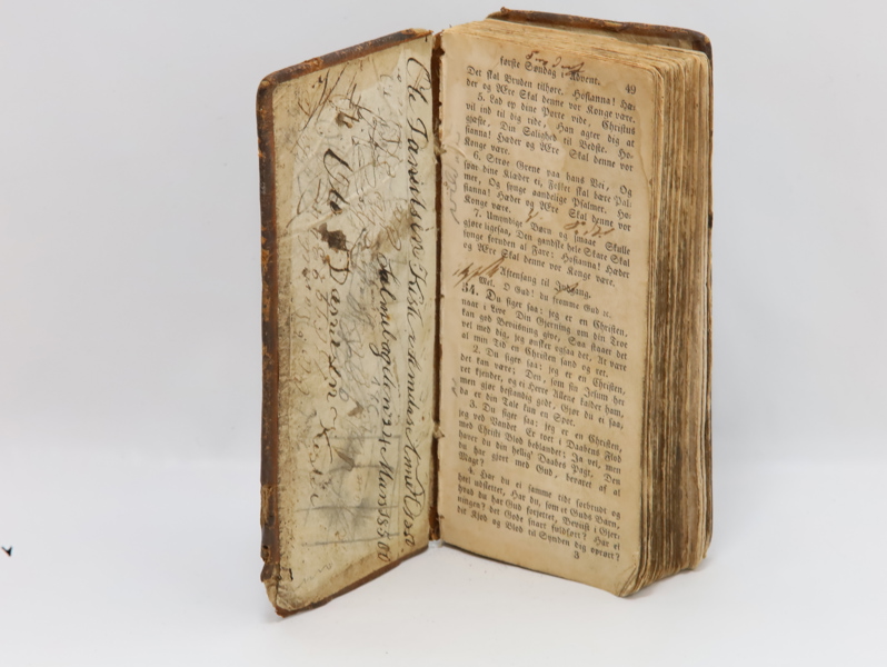 Antikk Bok med dateringer fra 1800 tallet (mangler sider)