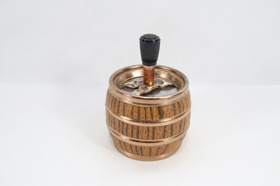 Vintage snurr askebeger i blikk – Castle Brand No. 222