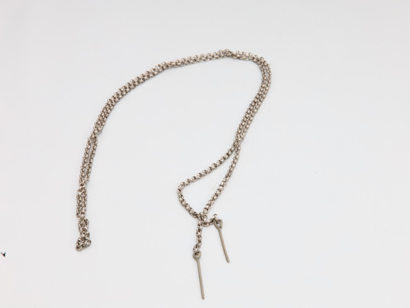 Bunadskjede i sølv, 108 cm – tradisjonelt bringekjede med doble pinner