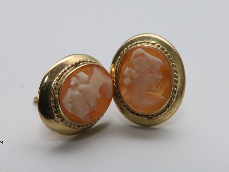 Vintage cameo øredobber i 585 gull – håndskåret skjell, 2,33 g
